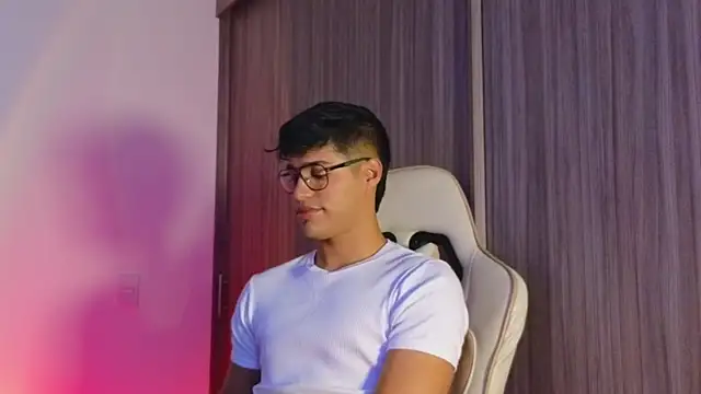 Jimmy Leeh  online show from October 2, 11:20 pm