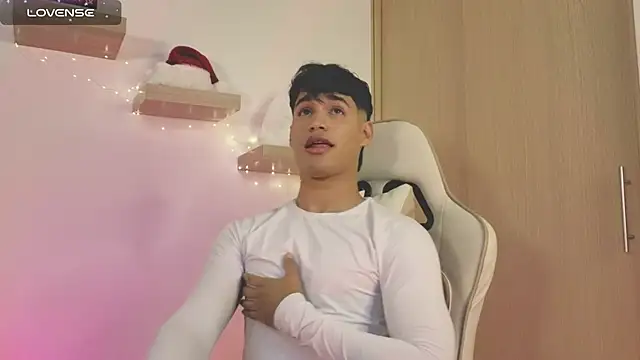 Jimmy Leeh  online show from December 23, 11:49 pm