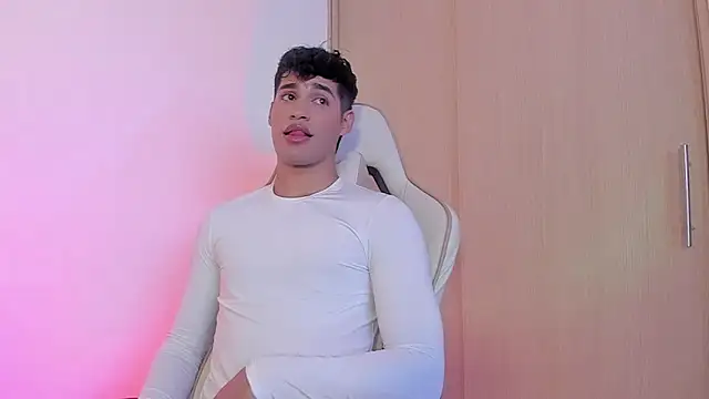 Jimmy Leeh  online show from December 12, 11:25 pm