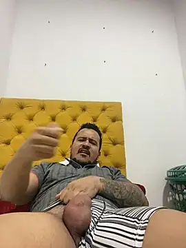 Snapshot of christian_colombian1 chatting on December 8, 4:46 am christian colombian1 online show from December 8, 4:46 am