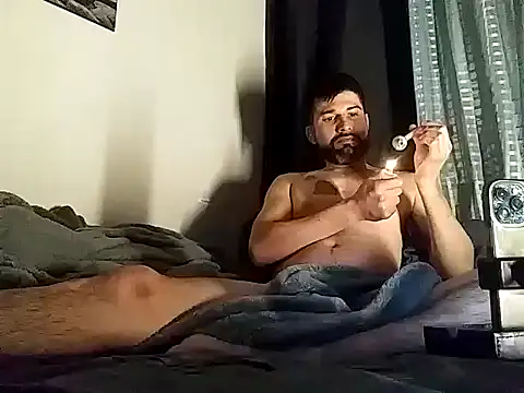 Snapshot of hotraillX chatting on December 5, 7:38 am hotraillX online show from December 5, 7:38 am