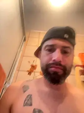 Snapshot of hotraillX chatting on October 7, 5:39 pm hotraillX online show from October 7, 5:39 pm