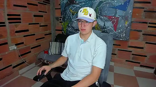 Snapshot of patrik_027 chatting on February 11, 1:30 pm patrik 027 online show from February 11, 1:30 pm