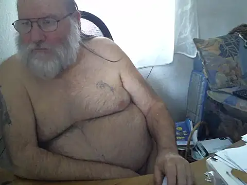 Snapshot of SexySantaC chatting on December 28, 9:20 am SexySantaC online show from December 28, 9:20 am