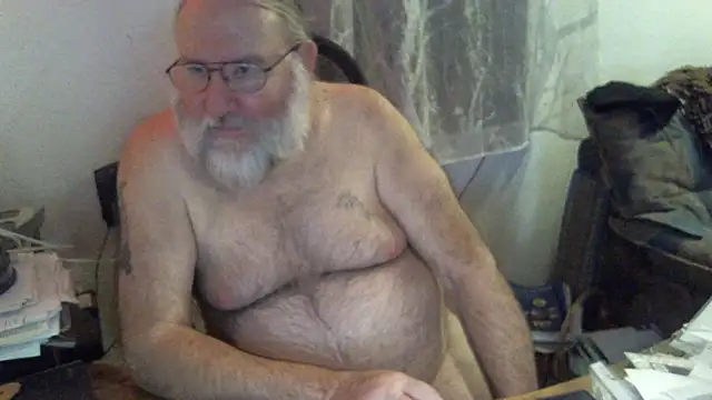 Snapshot of SexySantaC chatting on December 17, 9:16 pm SexySantaC online show from December 17, 9:16 pm