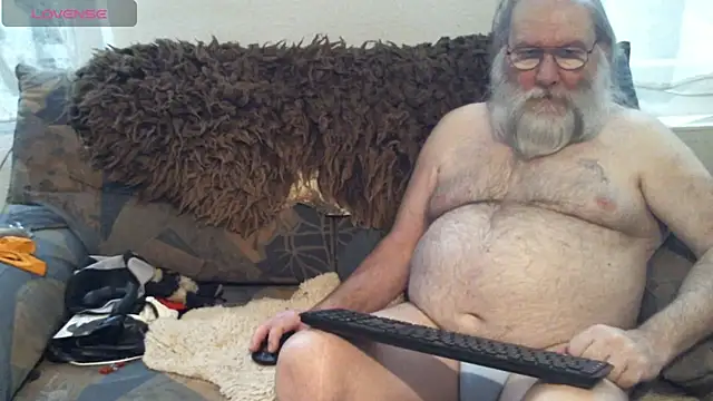 Snapshot of SexySantaC chatting on February 9, 8:34 pm SexySantaC online show from February 9, 8:34 pm