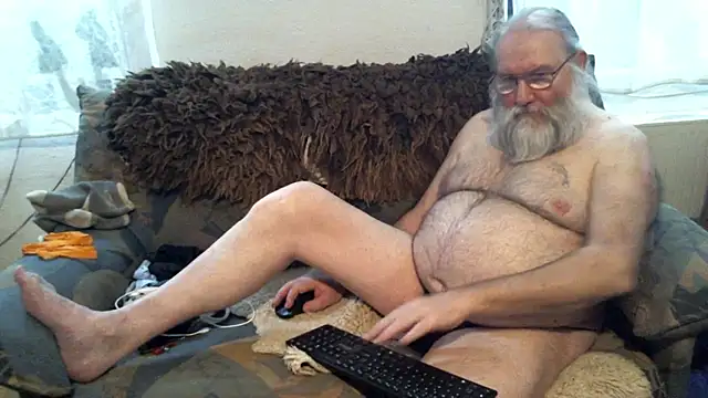Snapshot of SexySantaC chatting on February 6, 5:51 pm SexySantaC online show from February 6, 5:51 pm