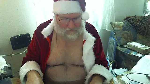 Snapshot of SexySantaC chatting on December 19, 7:29 pm SexySantaC online show from December 19, 7:29 pm