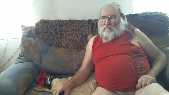 Snapshot of SexySantaC chatting on January 14, 10:06 am SexySantaC online show from January 14, 10:06 am