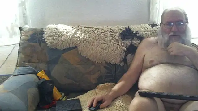 Snapshot of SexySantaC chatting on October 10, 5:40 pm SexySantaC online show from October 10, 5:40 pm