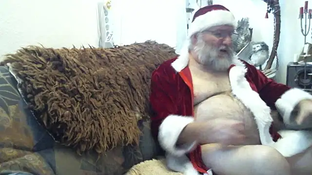 Snapshot of SexySantaC chatting on December 15, 6:48 pm SexySantaC online show from December 15, 6:48 pm