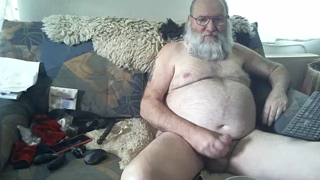 Snapshot of SexySantaC chatting on September 16, 8:15 am SexySantaC online show from September 16, 8:15 am