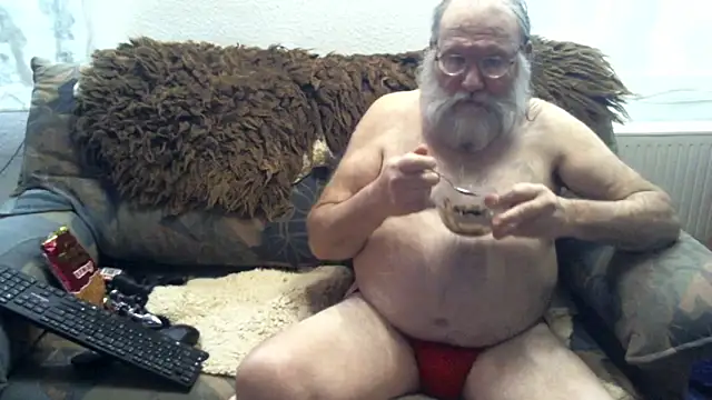 Snapshot of SexySantaC chatting on January 8, 8:29 pm SexySantaC online show from January 8, 8:29 pm
