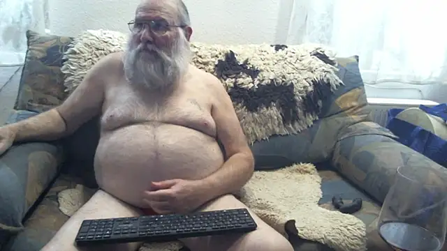 Snapshot of SexySantaC chatting on October 1, 5:50 pm SexySantaC online show from October 1, 5:50 pm