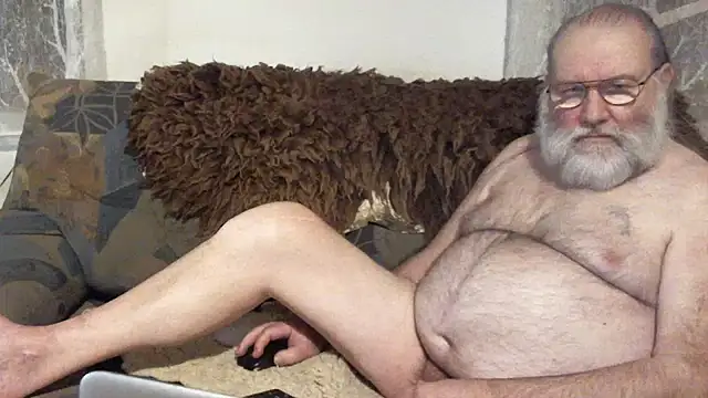 Snapshot of SexySantaC chatting on December 12, 11:47 pm SexySantaC online show from December 12, 11:47 pm