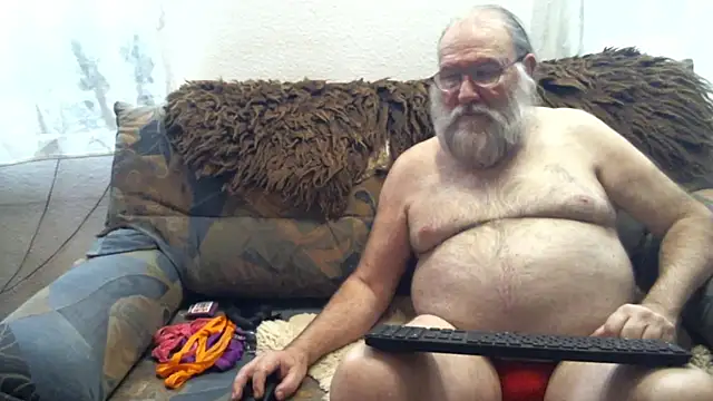 Snapshot of SexySantaC chatting on January 12, 6:38 pm SexySantaC online show from January 12, 6:38 pm