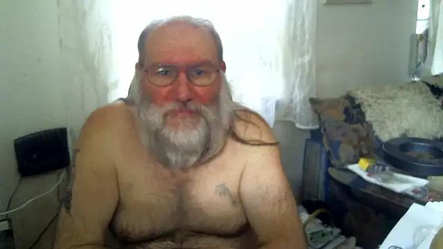 Snapshot of SexySantaC chatting on September 27, 9:40 am SexySantaC online show from September 27, 9:40 am