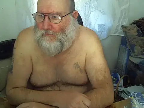 Snapshot of SexySantaC chatting on February 9, 10:31 am SexySantaC online show from February 9, 10:31 am