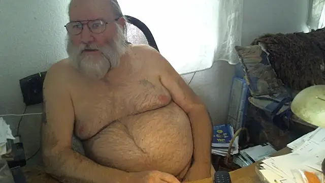 Snapshot of SexySantaC chatting on January 6, 1:19 pm SexySantaC online show from January 6, 1:19 pm