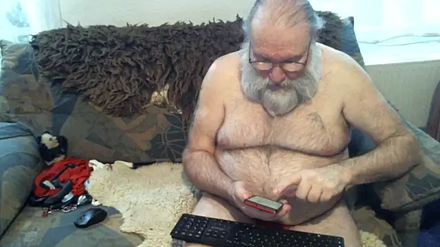 Snapshot of SexySantaC chatting on January 29, 8:46 pm SexySantaC online show from January 29, 8:46 pm