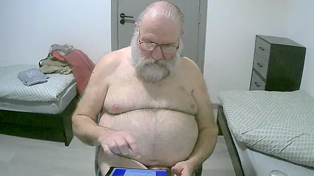 Snapshot of SexySantaC chatting on December 3, 8:39 pm SexySantaC online show from December 3, 8:39 pm