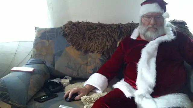 Snapshot of SexySantaC chatting on December 22, 1:33 pm SexySantaC online show from December 22, 1:33 pm