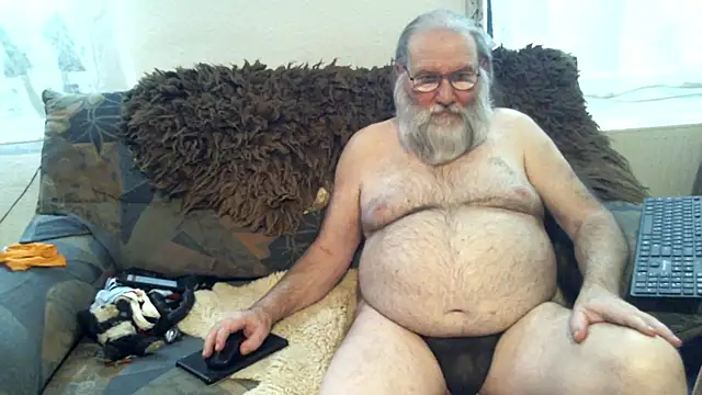 Snapshot of SexySantaC chatting on February 2, 8:19 pm SexySantaC online show from February 2, 8:19 pm