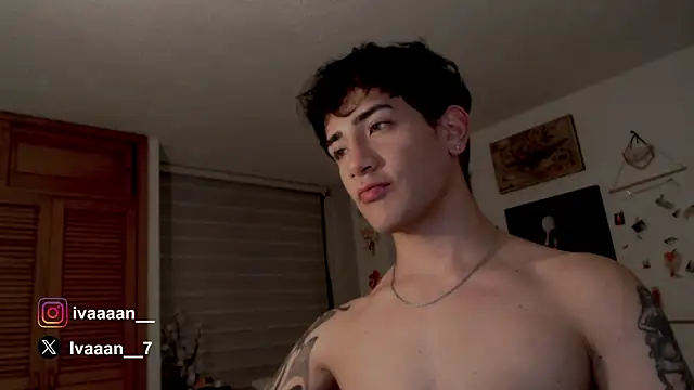 ivaaaan  online show from December 3, 9:45 pm