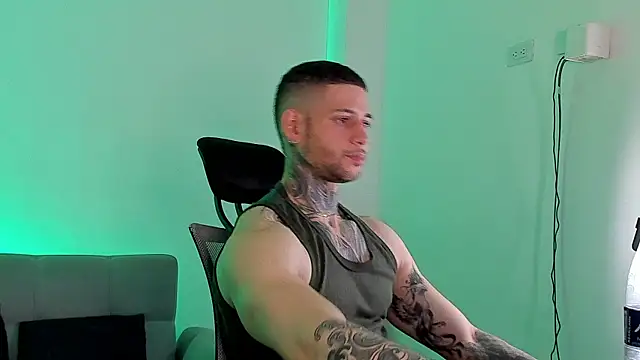  jamesleandros1 online show from July 18, 6:46 pm