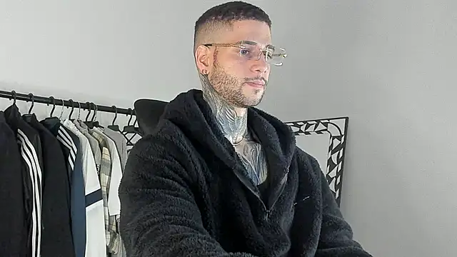  jamesleandros1 online show from November 25, 3:19 am