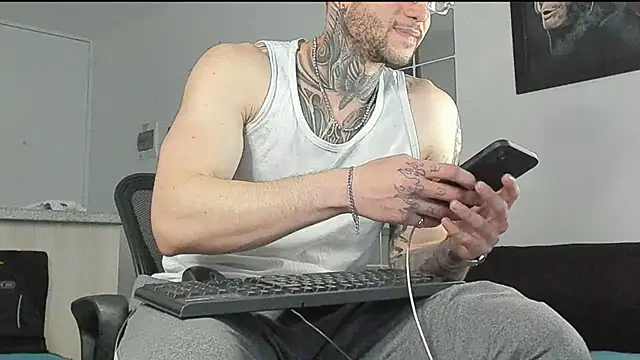  jamesleandros1 online show from January 30, 10:51 pm