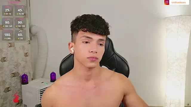 Snapshot of DannyMaximoff chatting on October 30, 1:52 am DannyMaximoff online show from October 30, 1:52 am