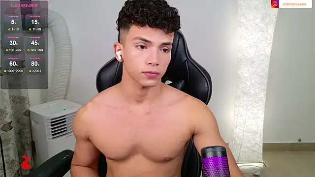 Snapshot of DannyMaximoff chatting on October 25, 12:34 am DannyMaximoff online show from October 25, 12:34 am