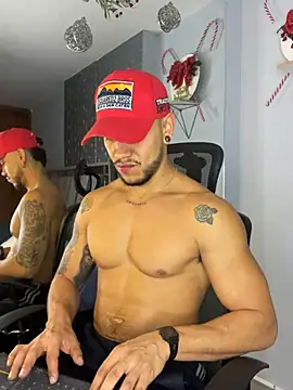 Snapshot of ARON_TAYLER01 chatting on December 26, 12:38 pm ARON TAYLER01 online show from December 26, 12:38 pm