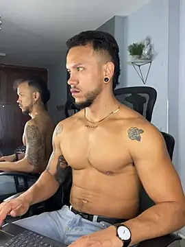 Snapshot of ARON_TAYLER01 chatting on February 1, 12:37 pm ARON TAYLER01 online show from February 1, 12:37 pm