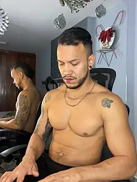 Snapshot of ARON_TAYLER01 chatting on December 12, 12:44 pm ARON TAYLER01 online show from December 12, 12:44 pm