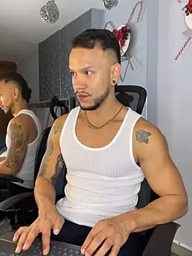 Snapshot of ARON_TAYLER01 chatting on December 24, 12:44 pm ARON TAYLER01 online show from December 24, 12:44 pm