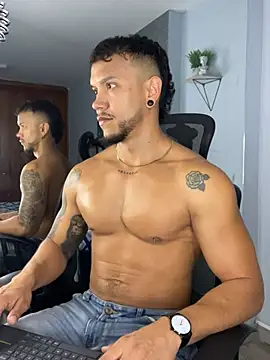 Snapshot of ARON_TAYLER01 chatting on March 18, 12:39 pm ARON TAYLER01 online show from March 18, 12:39 pm