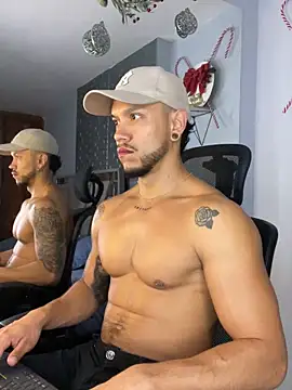 Snapshot of ARON_TAYLER01 chatting on December 29, 1:17 pm ARON TAYLER01 online show from December 29, 1:17 pm
