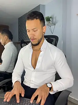Snapshot of ARON_TAYLER01 chatting on February 6, 12:48 pm ARON TAYLER01 online show from February 6, 12:48 pm