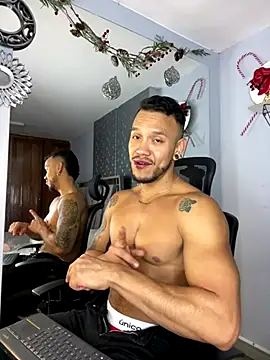 Snapshot of ARON_TAYLER01 chatting on December 8, 12:41 pm ARON TAYLER01 online show from December 8, 12:41 pm