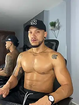Snapshot of ARON_TAYLER01 chatting on February 2, 12:35 pm ARON TAYLER01 online show from February 2, 12:35 pm