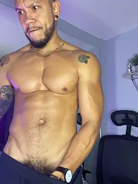 Snapshot of ARON_TAYLER01 chatting on October 3, 10:53 am ARON TAYLER01 online show from October 3, 10:53 am