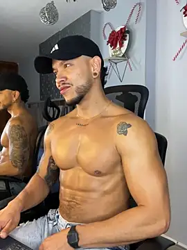 Snapshot of ARON_TAYLER01 chatting on December 20, 12:38 pm ARON TAYLER01 online show from December 20, 12:38 pm