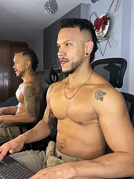 Snapshot of ARON_TAYLER01 chatting on December 18, 12:29 pm ARON TAYLER01 online show from December 18, 12:29 pm