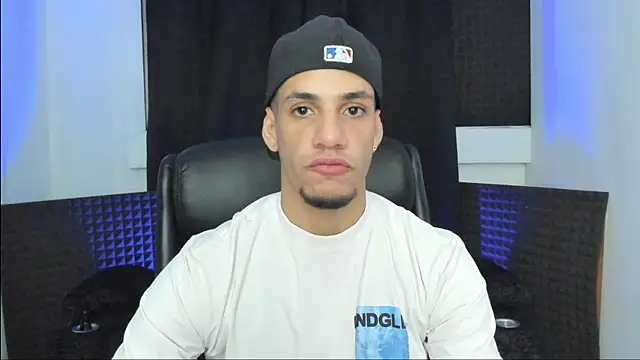 jhonnysnow17 online show from July 4, 12:13 am