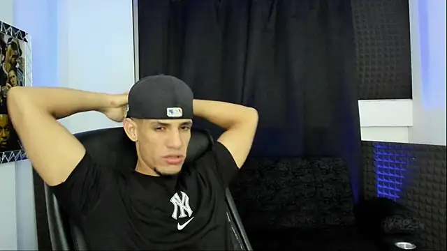jhonnysnow17 online show from July 5, 1:53 am