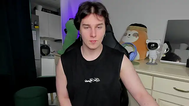 Vincent Strong online show from April 25, 1:14 pm