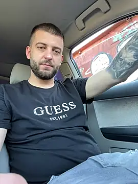 ElChapoGuzman95 online show from March 18, 7:33 am