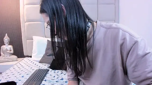 Hecatee 77 online show from March 5, 7:39 pm